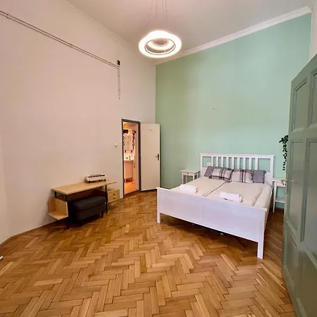 Orza Budapest